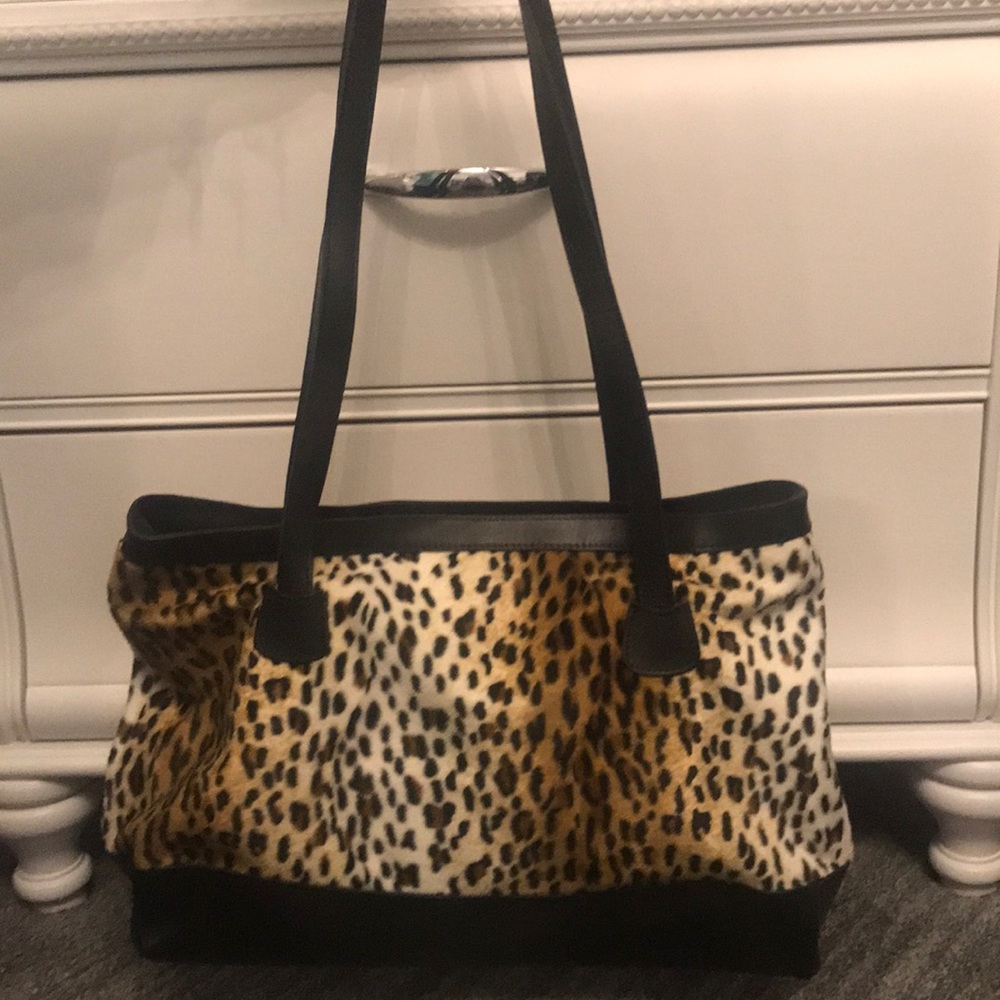 MAXX New York Shoulder Bag